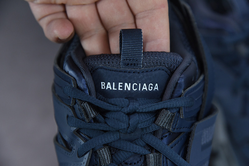 bc track sneaker