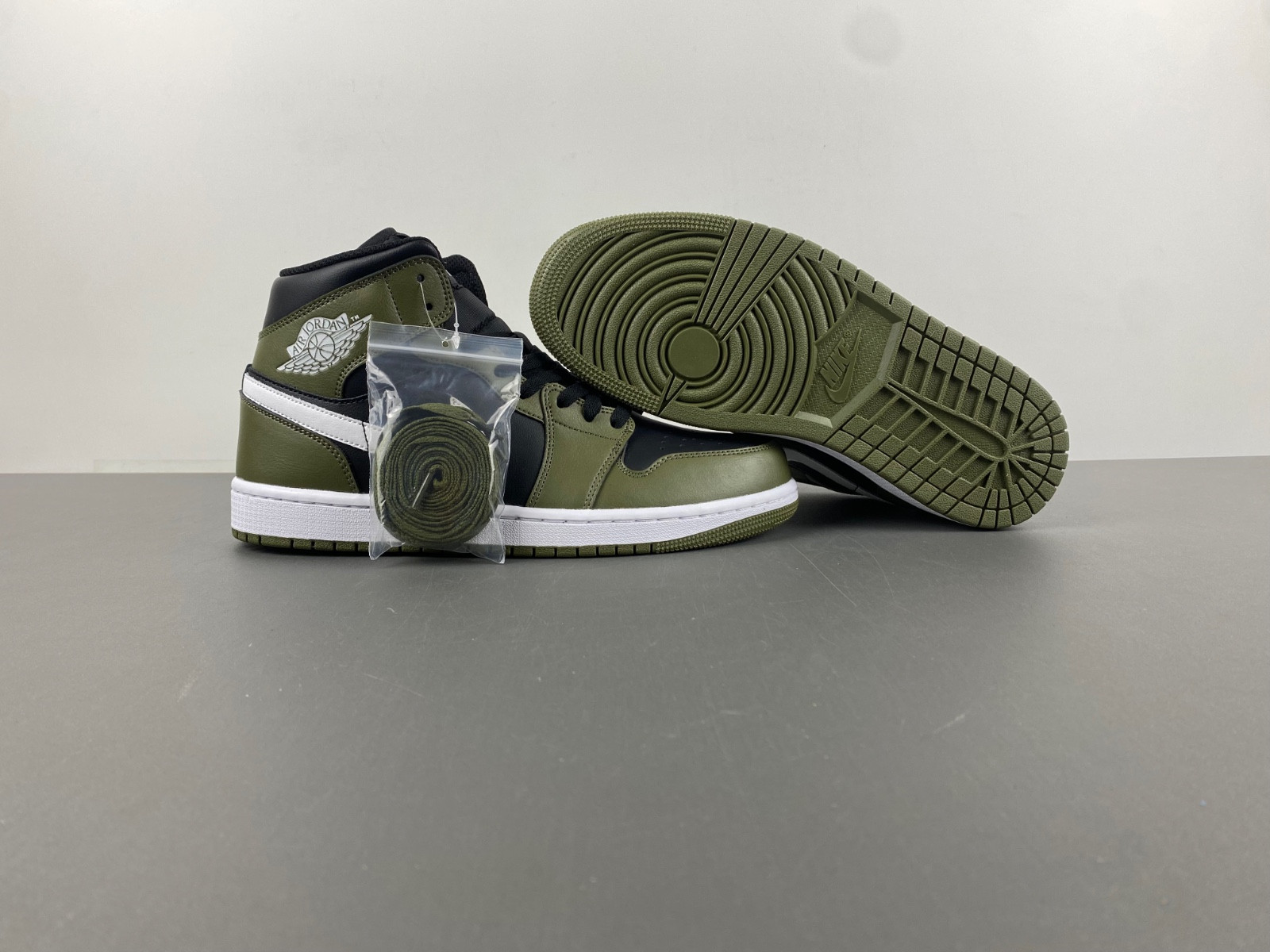 Air Jordan 1 Mid ''Black Medium Olive'' DQ8426-092
