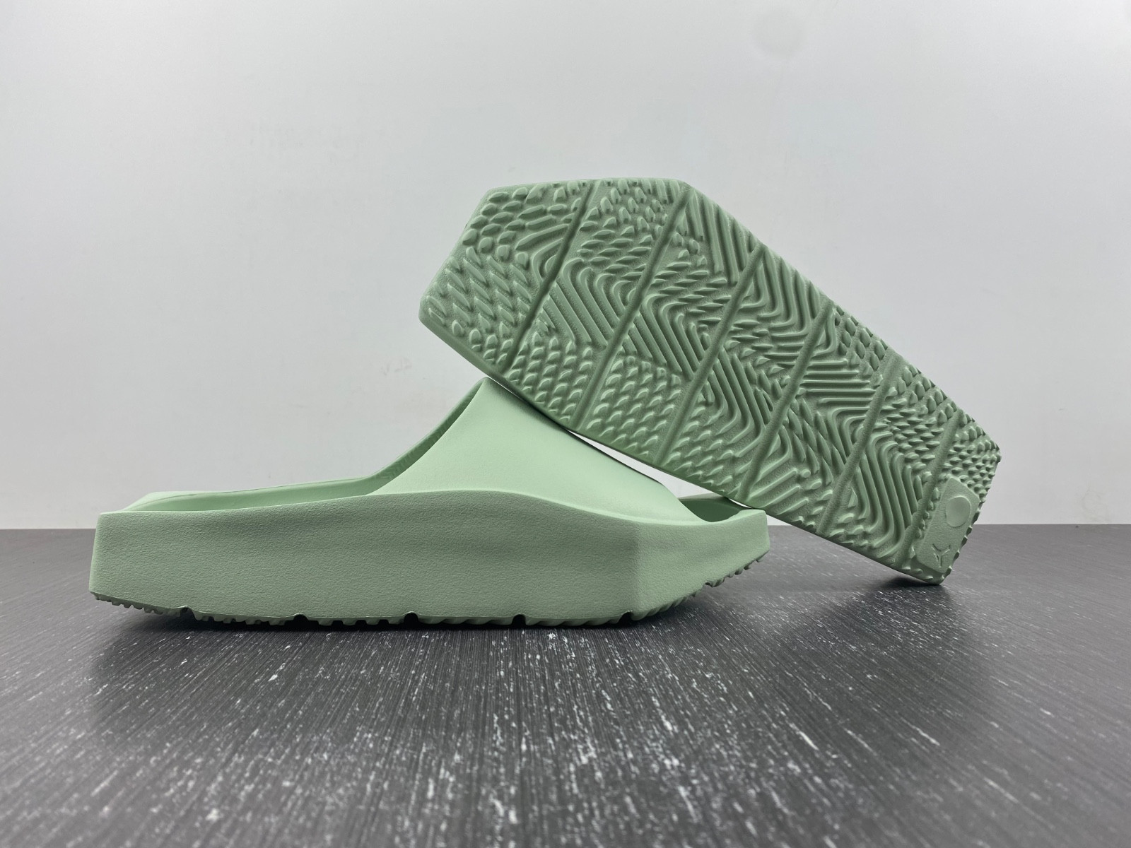 jordan hex mule pistachio frost dq8992-300