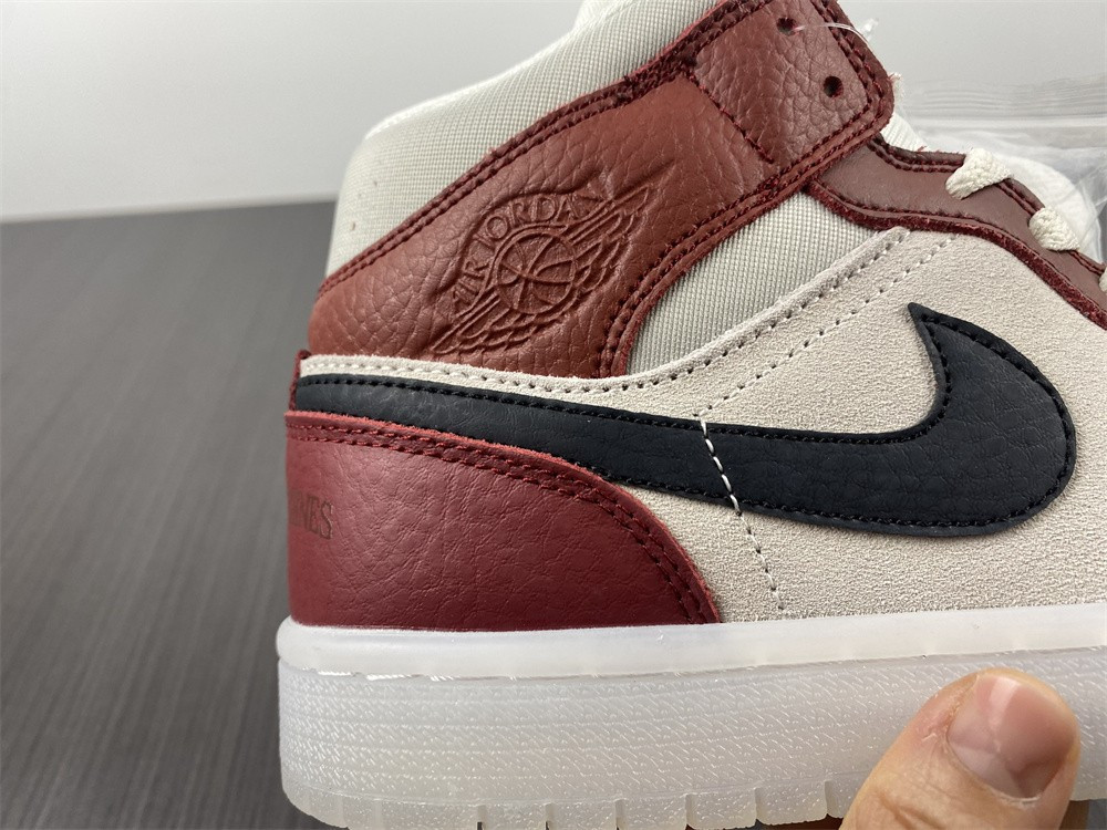 wmns air jordan 1 mid 