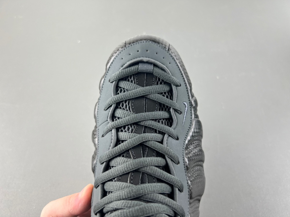 Nike Air Foamposite One “Carbon Fiber” HF2902-002