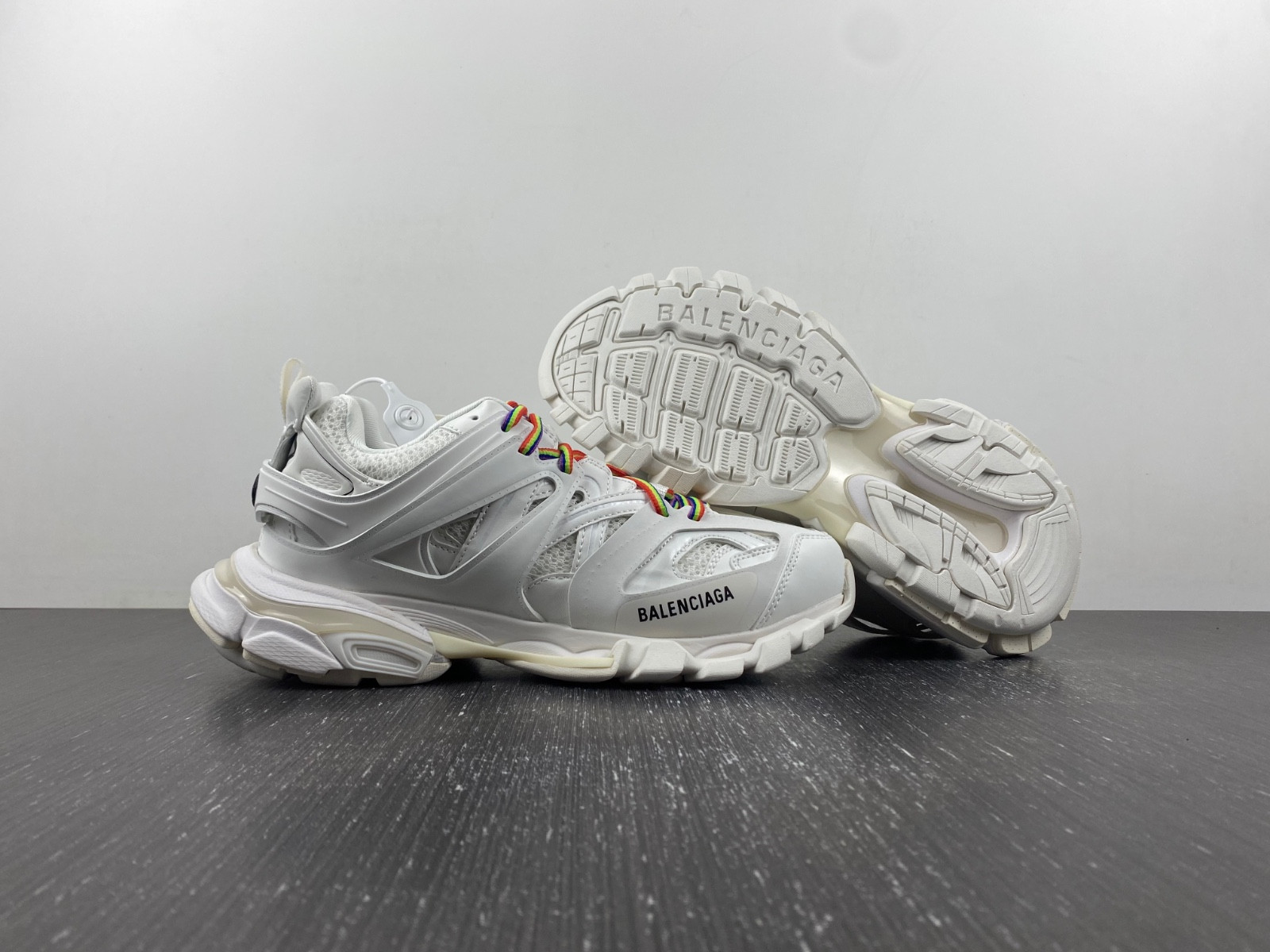 bc track sneaker