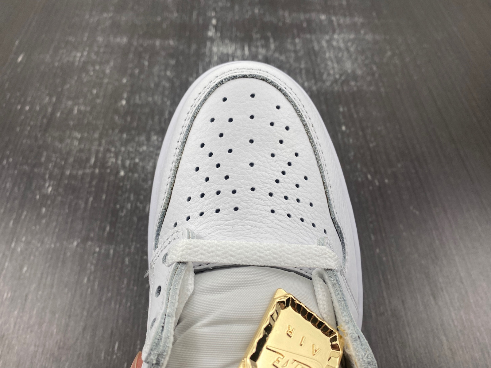 air jordan 1 high og wmns metallic gold fd2596-107