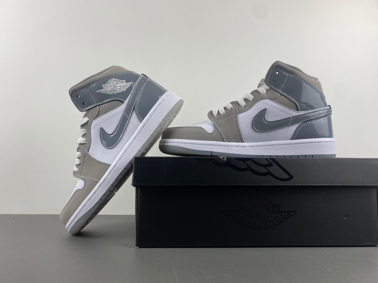 Air Jordan 1 Mid SE 