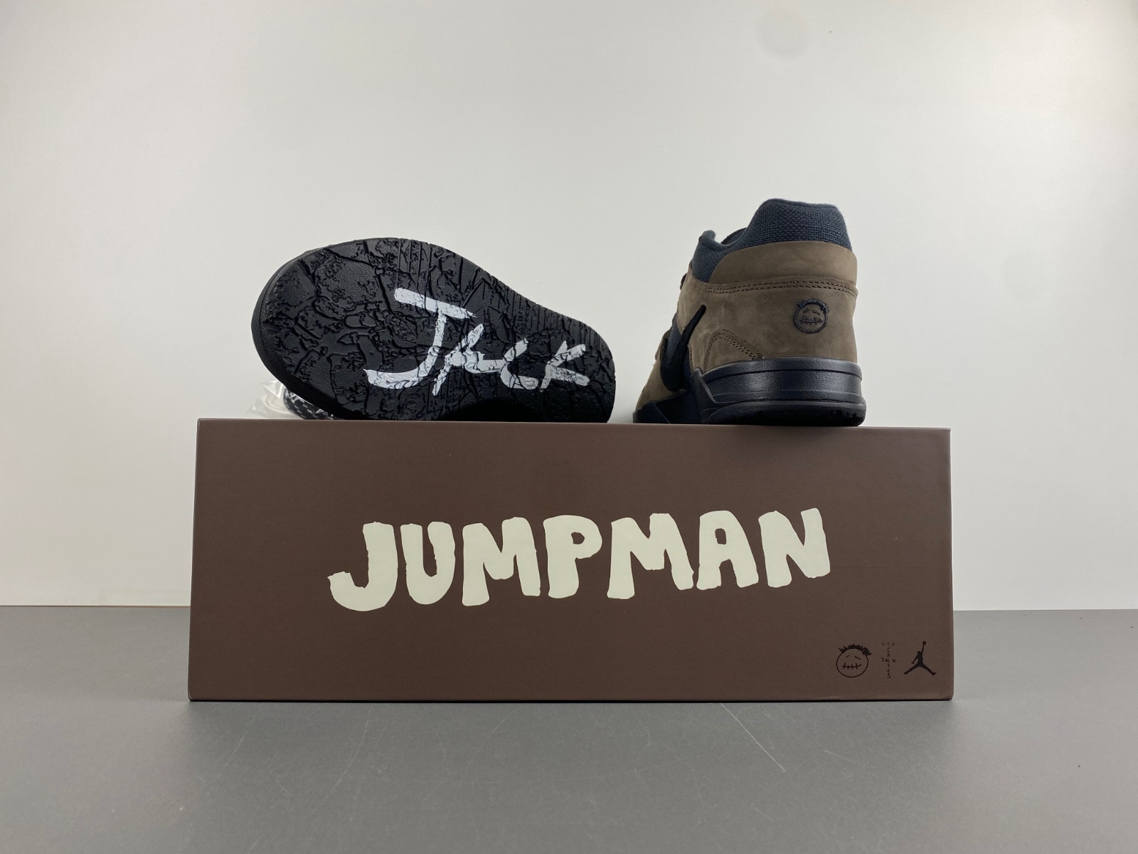 travis scott x jordan cut the check