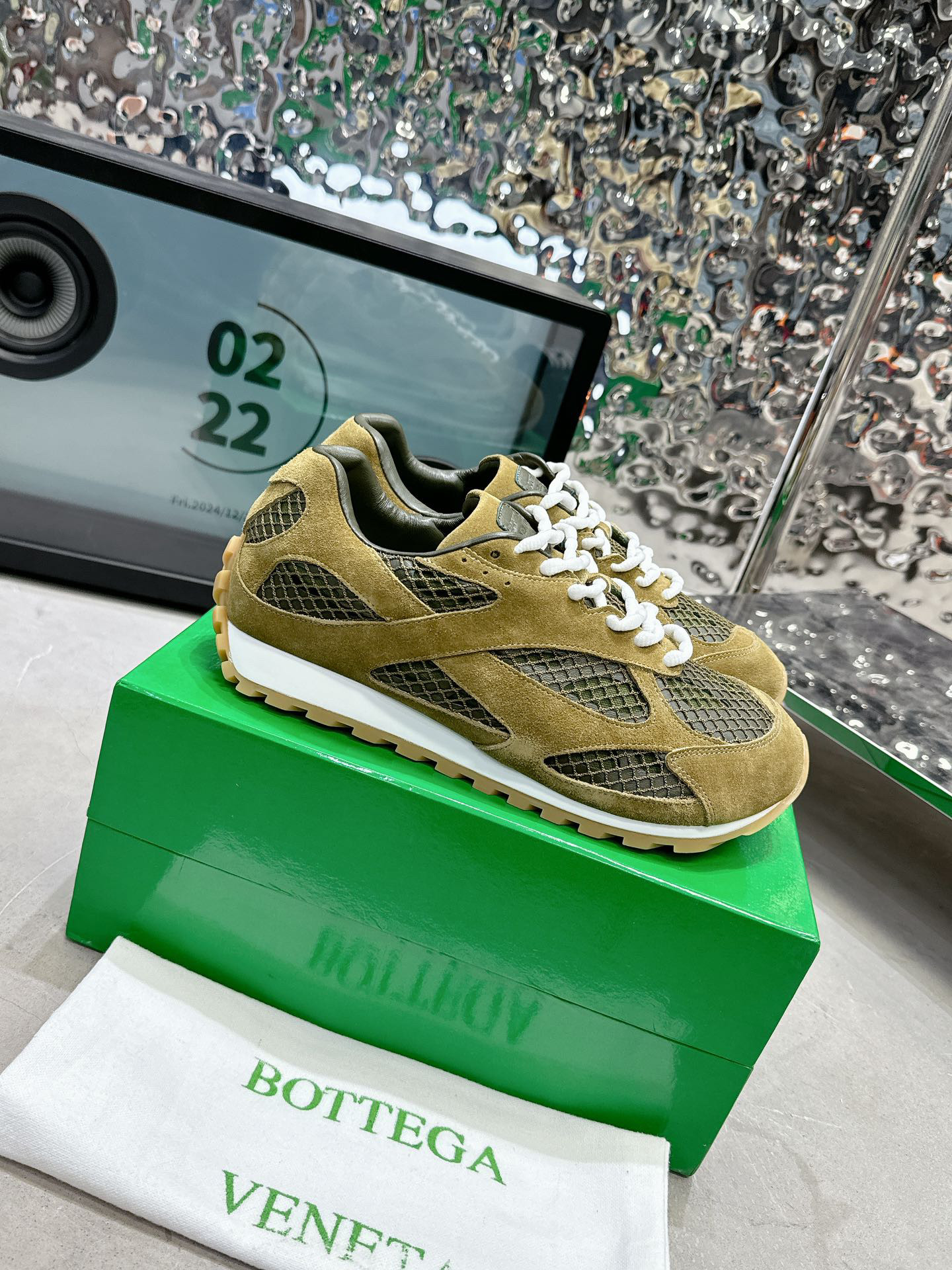 b0tt*ga Ven*ta orbit sneaker