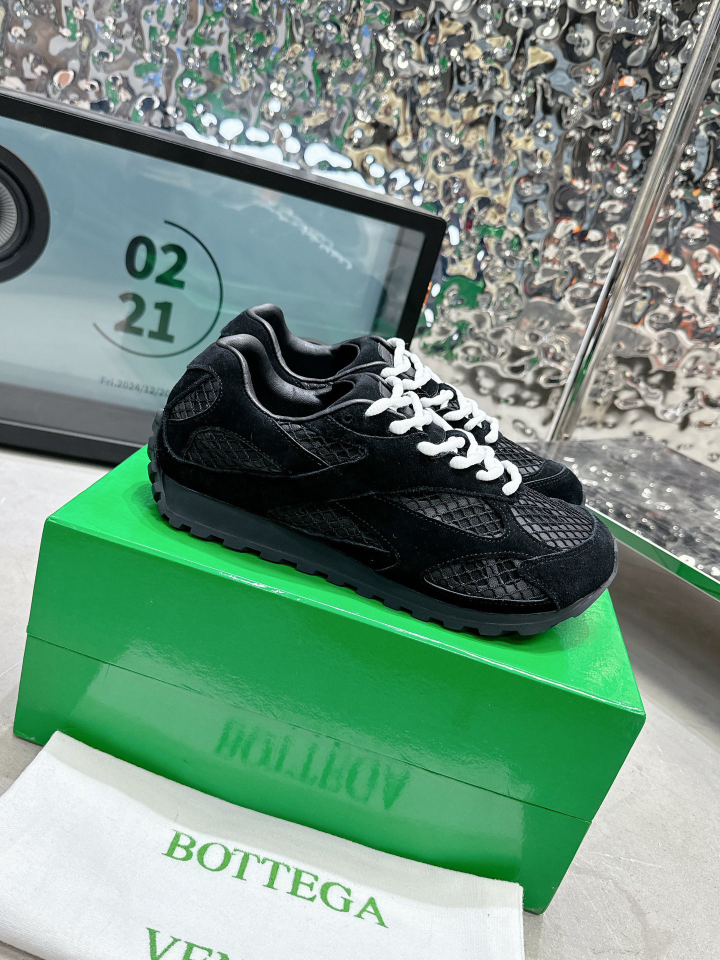 b0tt*ga Ven*ta orbit sneaker