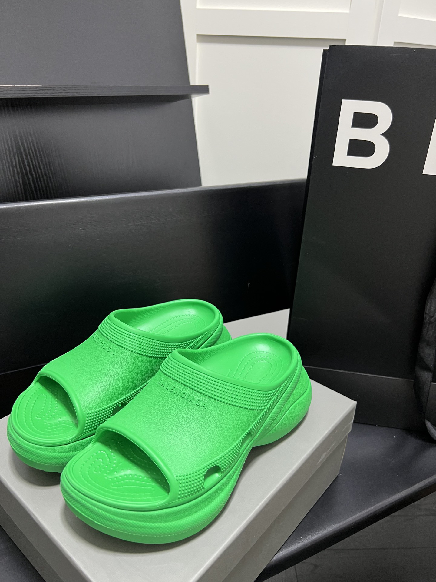 Ba1en*iaga slide