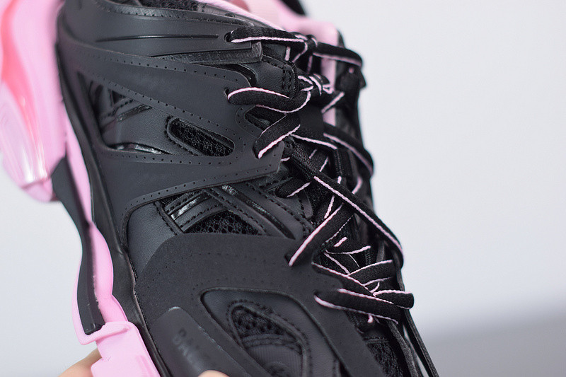 bc track sneaker