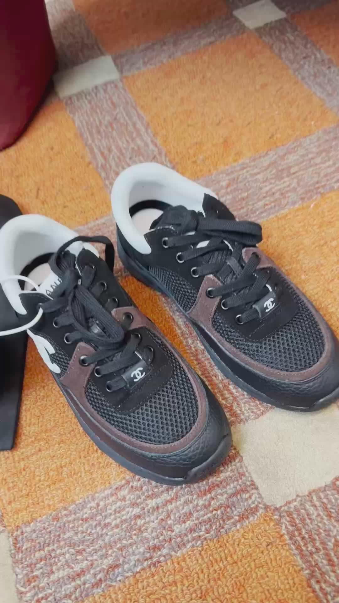 Ch**el sneaker