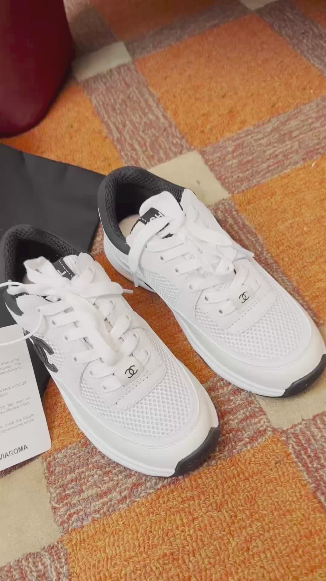 Ch**el sneaker