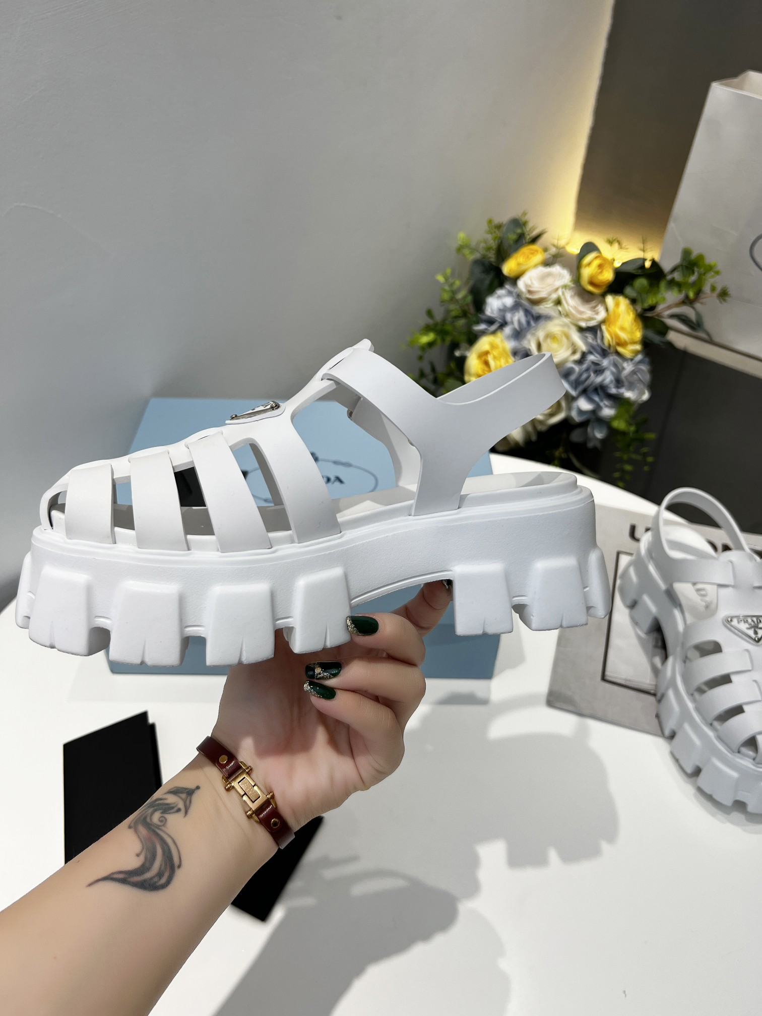 Pra*a sandals