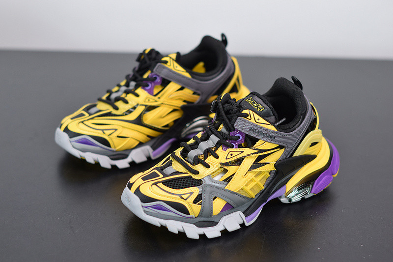 bc track sneaker