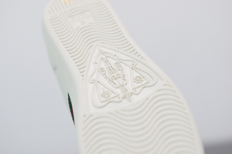 g*u*i ace embroidered low-top sneaker
