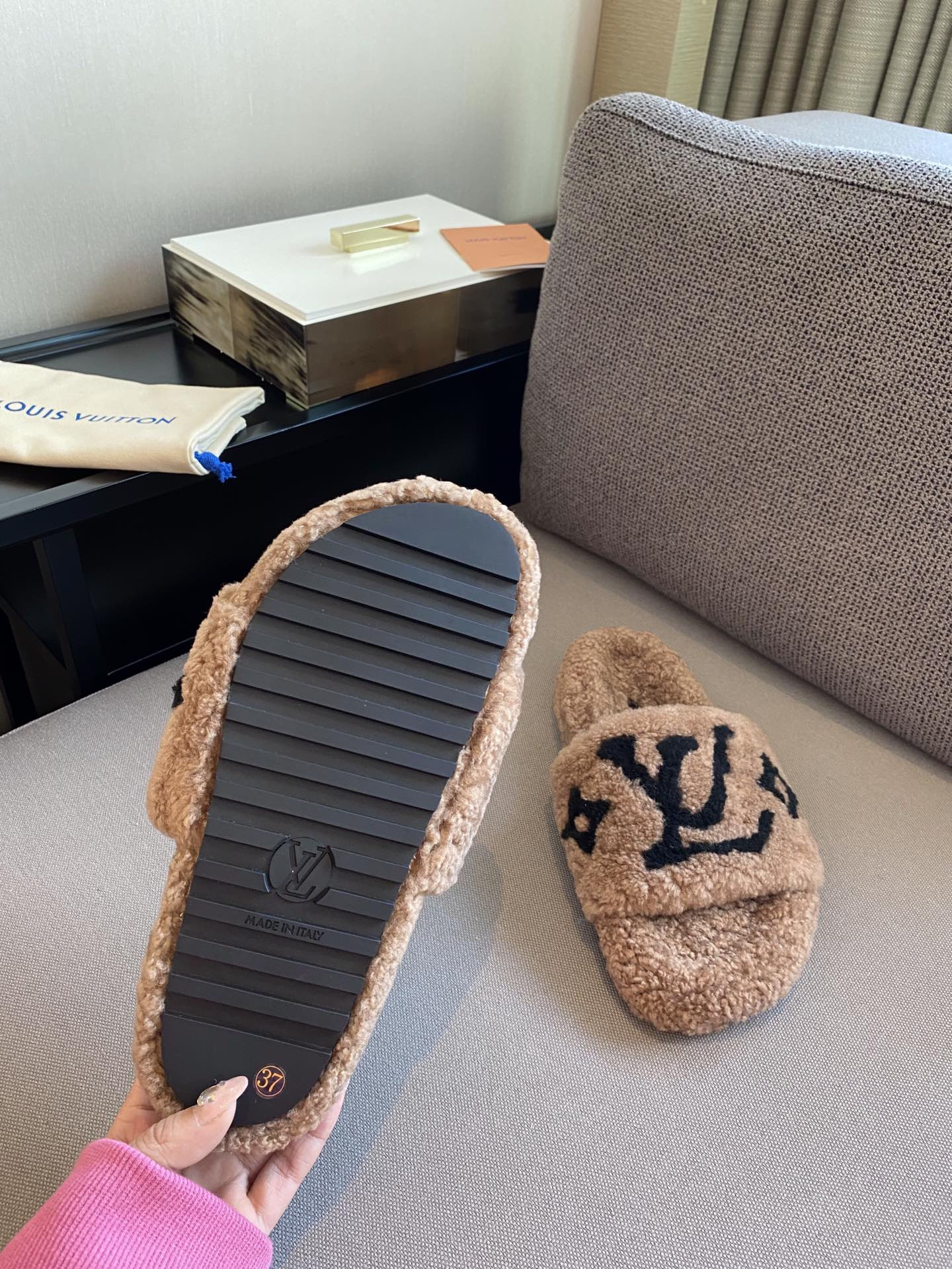 lvt sandals