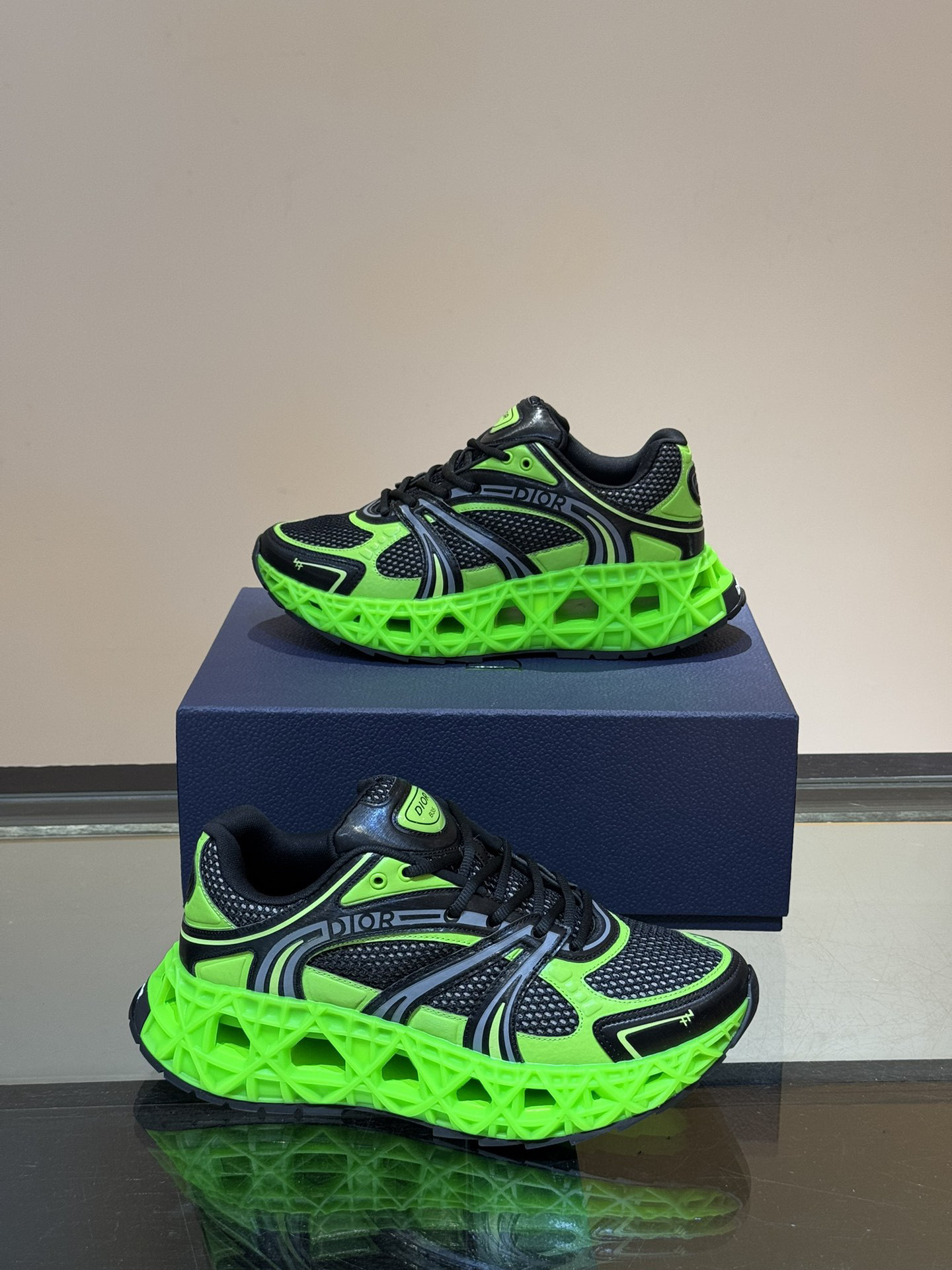 DIO* SNEAKER