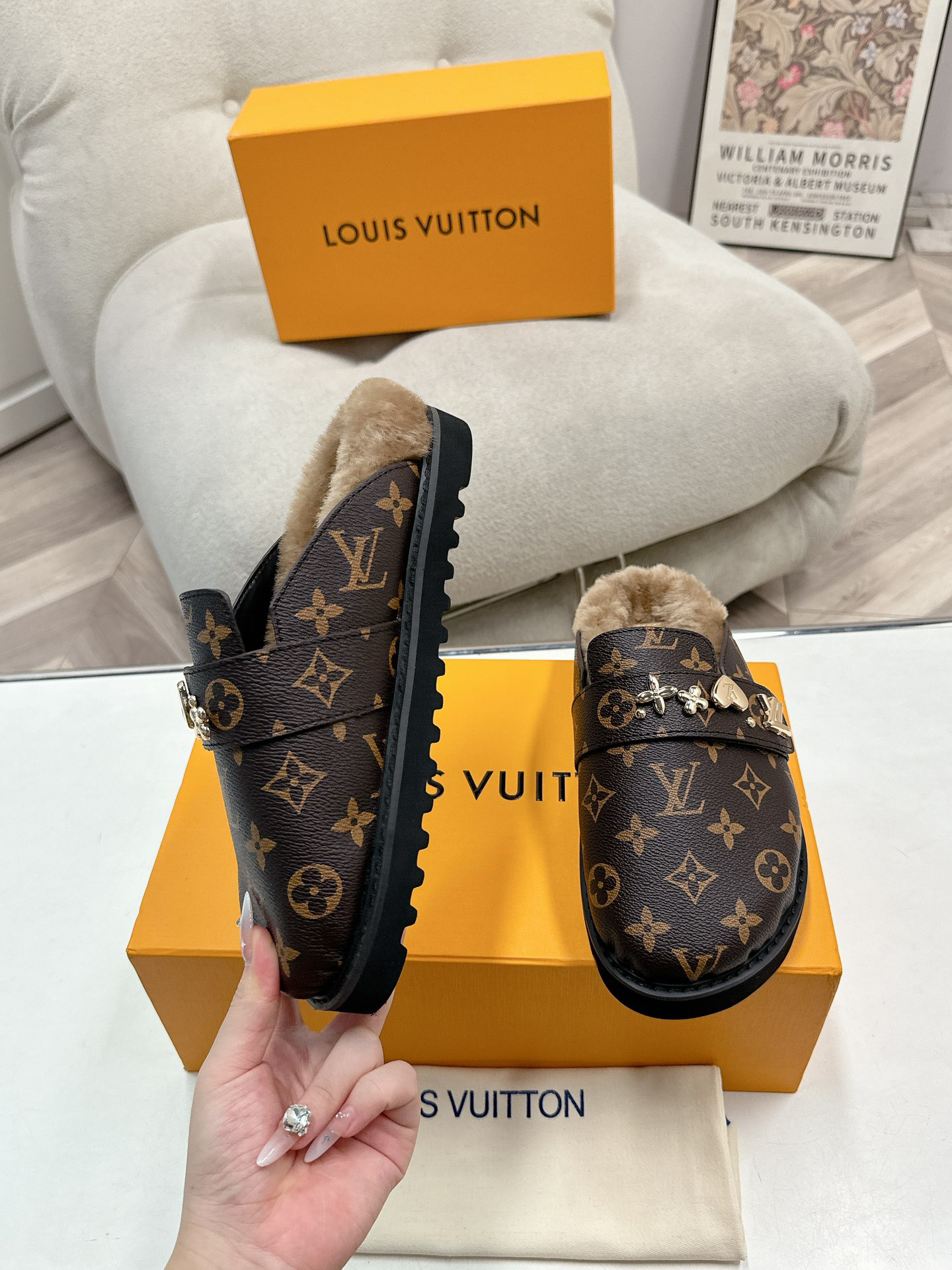 LVT SANDALS