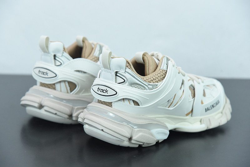 bc track sneaker