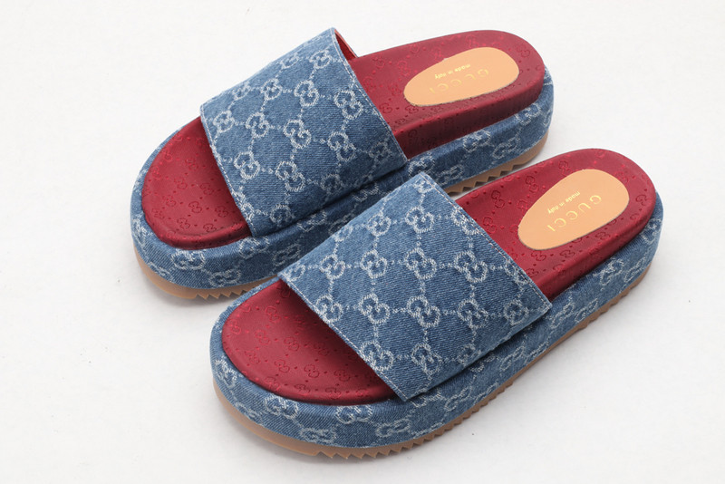 g*u*i sandals