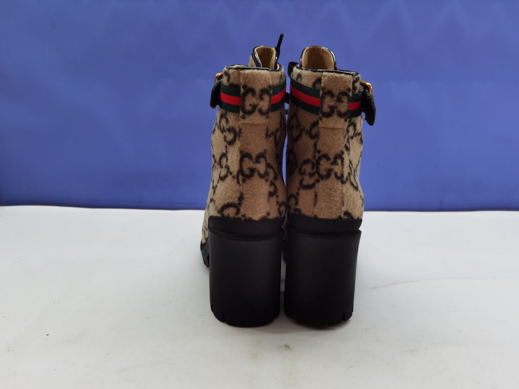 g*u*i boots