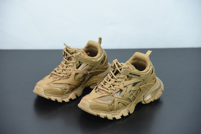 bc track sneaker