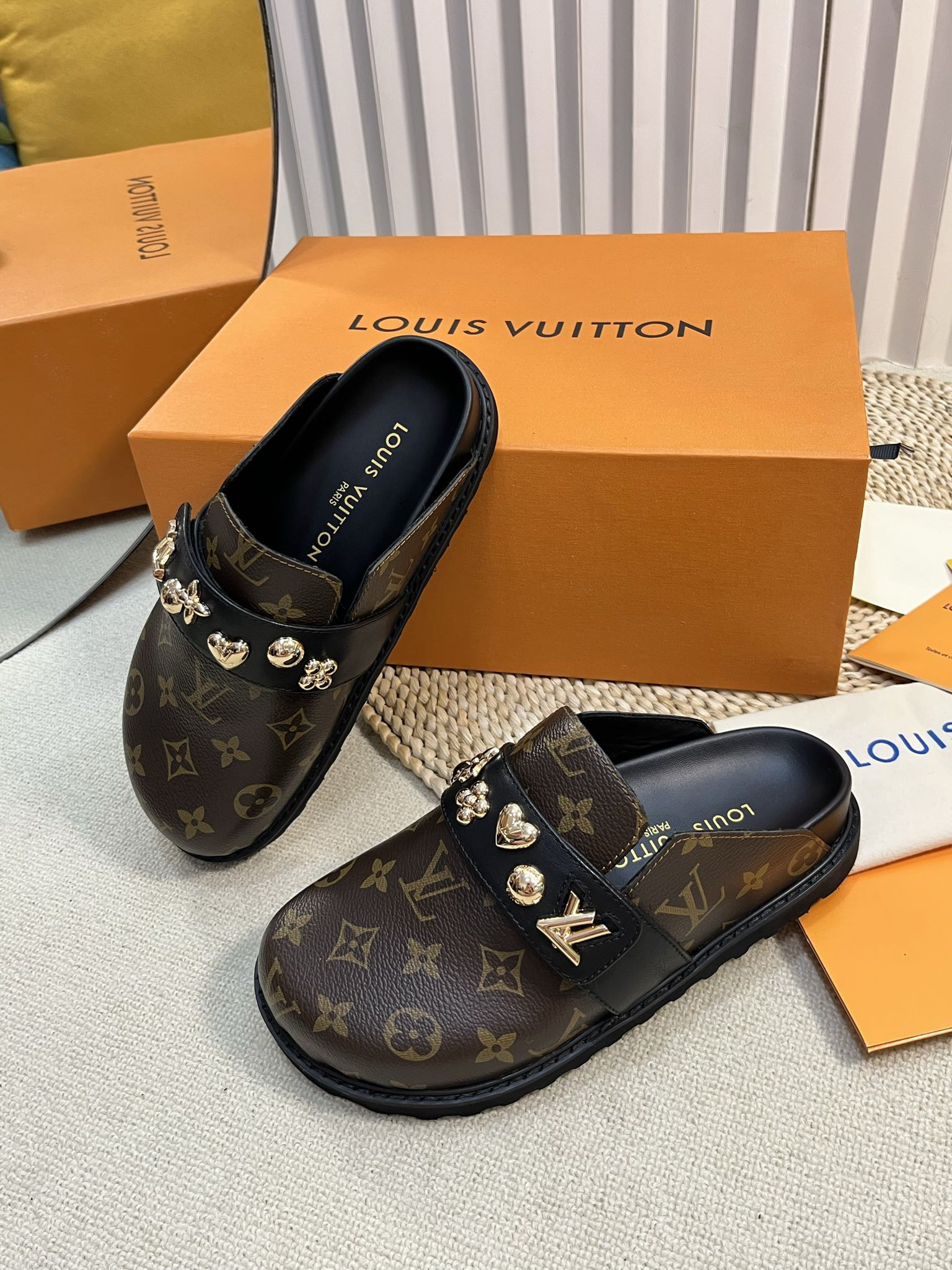 LVT SANDALS