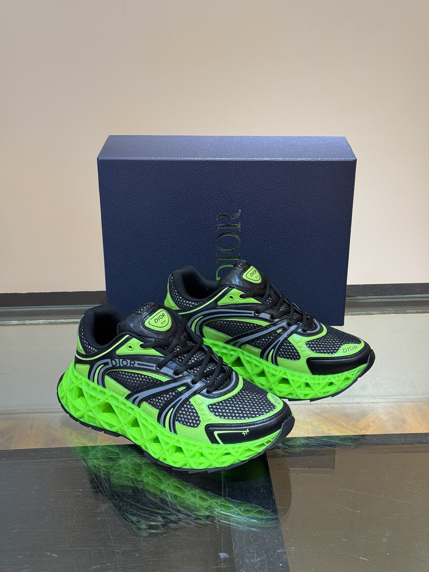 DIO* SNEAKER