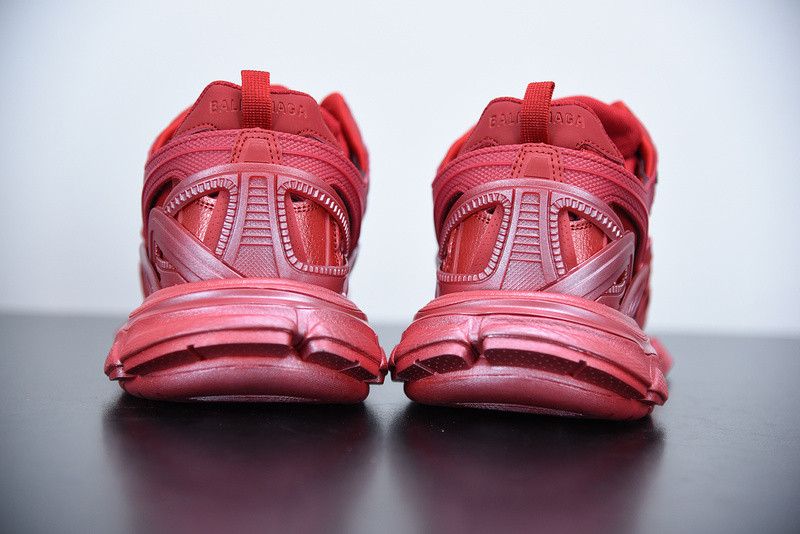 bc track sneaker