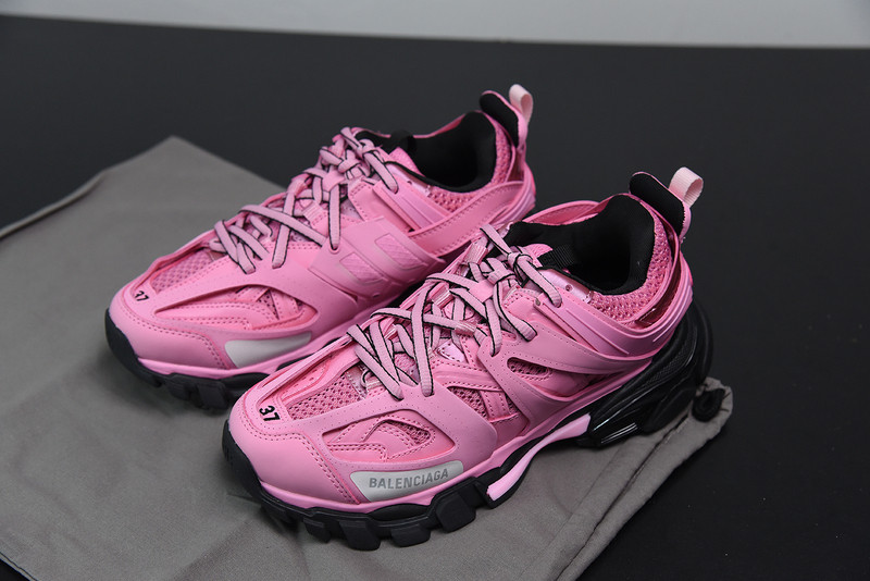 bc track sneaker