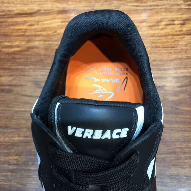 vs sneakers