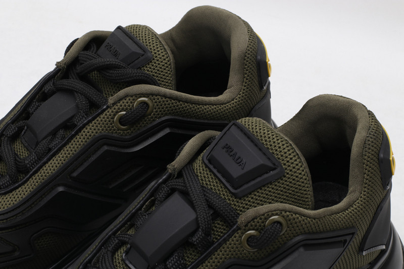 pr sneaker