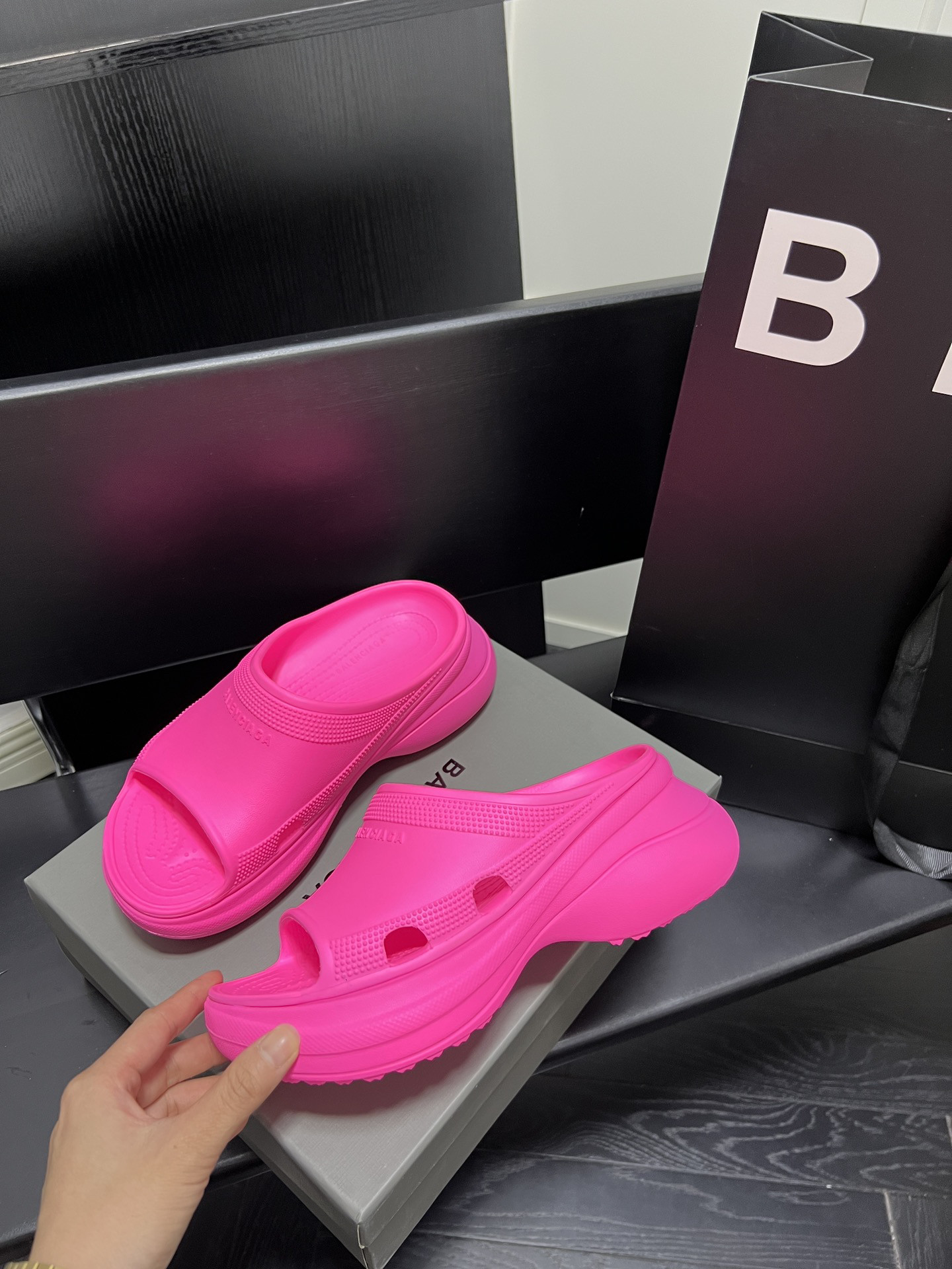 Ba1en*iaga slide