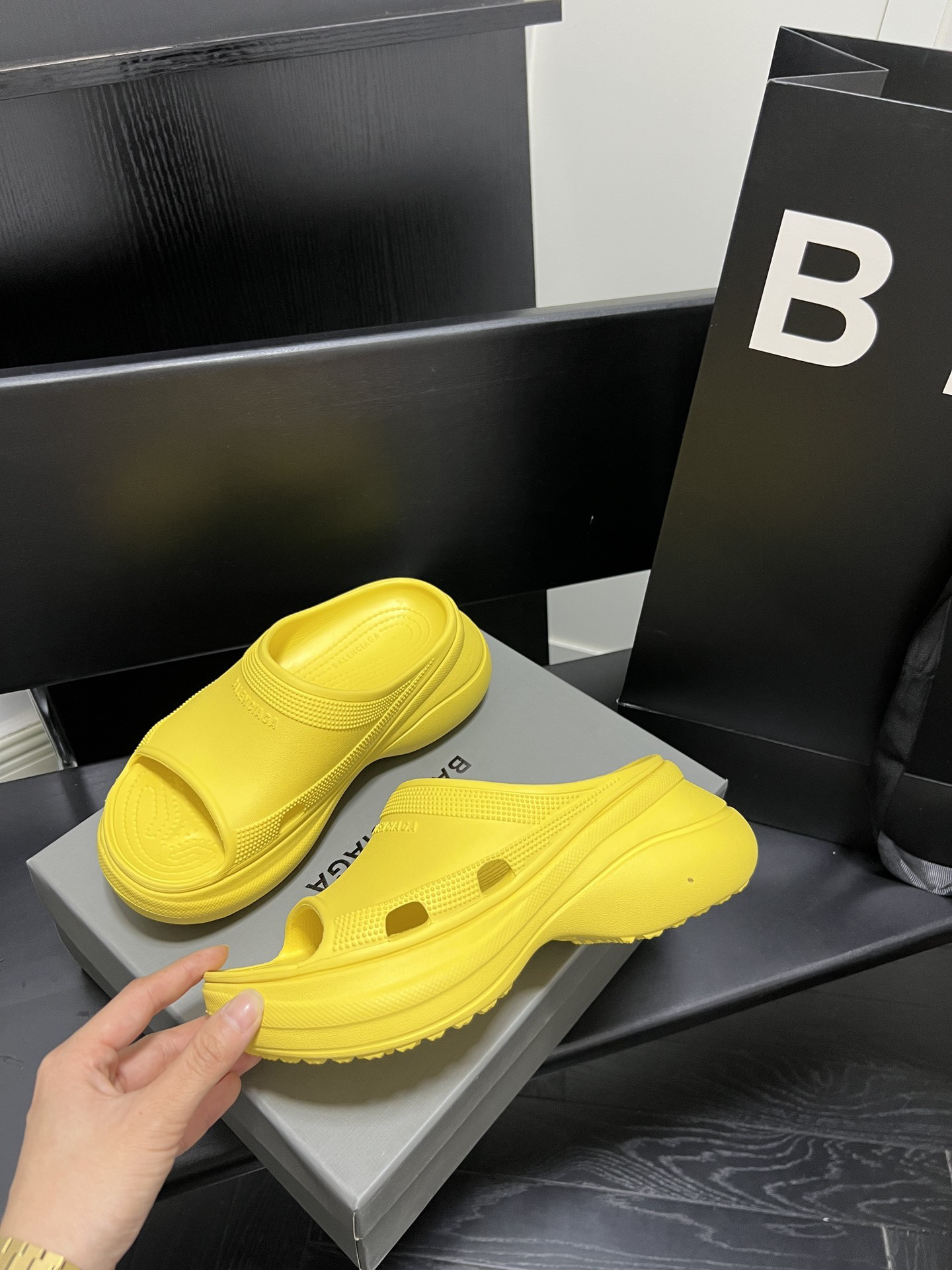 Ba1en*iaga slide