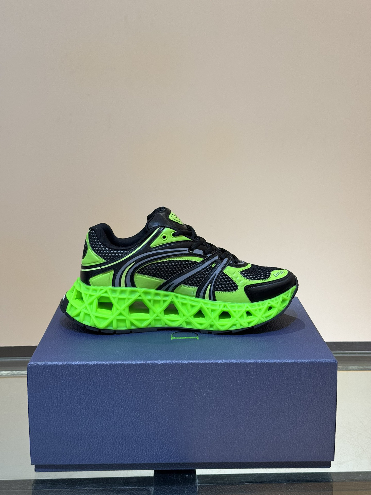DIO* SNEAKER