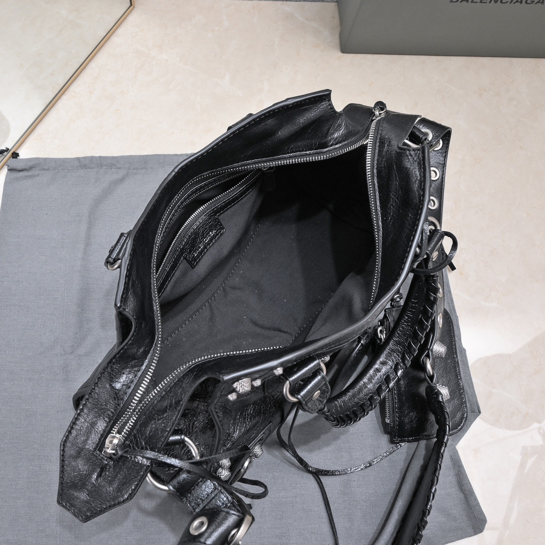 Ba1en*iaga purse
