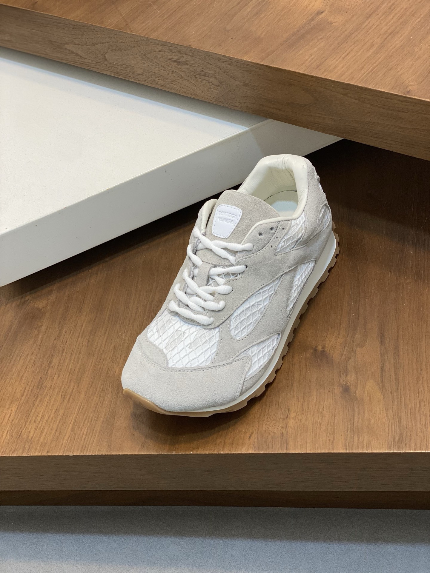 b0tt*ga Ven*ta orbit sneaker