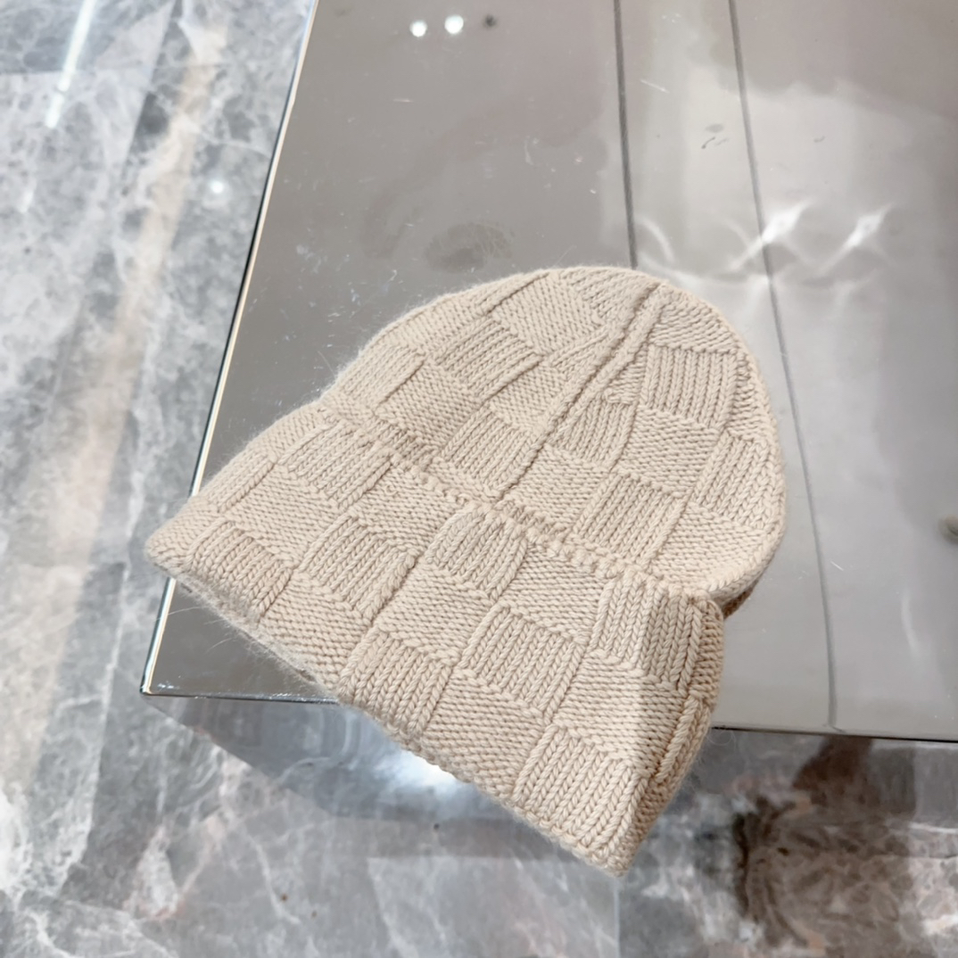 lvt Hat