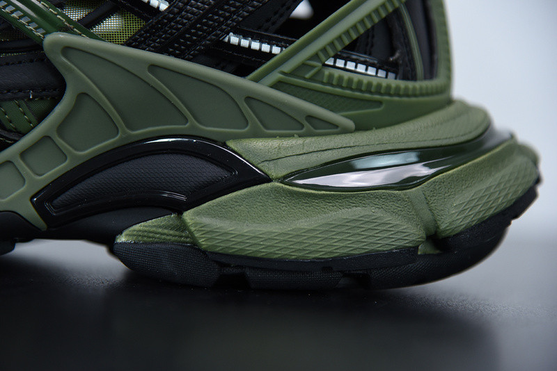 bc track sneaker