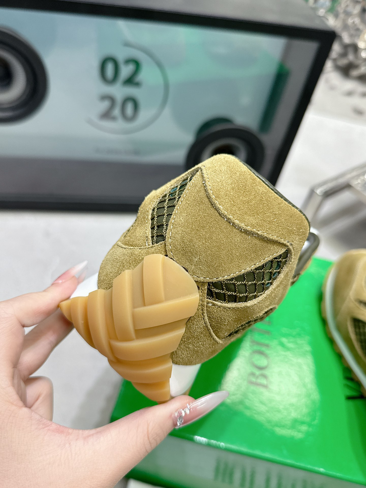 b0tt*ga Ven*ta orbit sneaker
