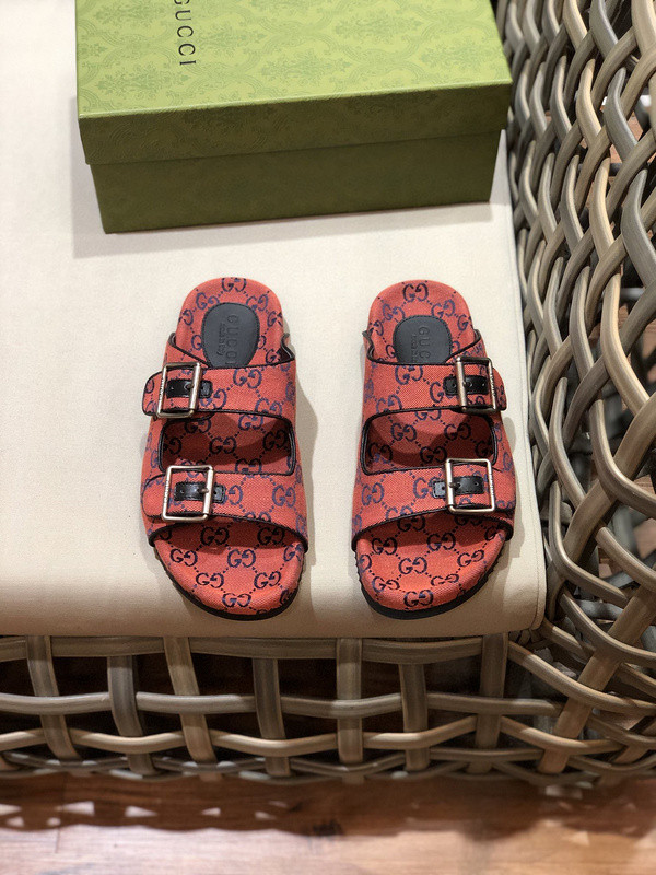 g*u*i sandals