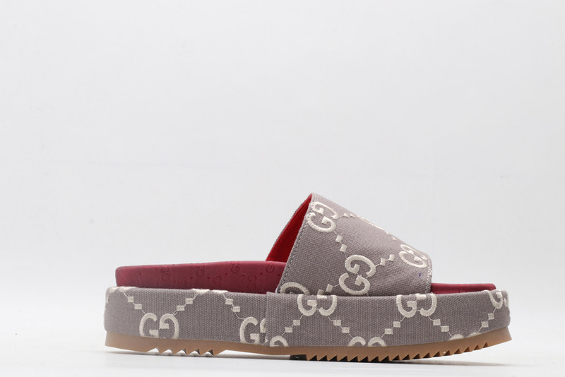 g*u*i sandals