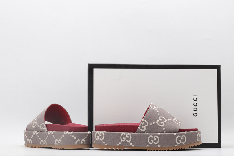 g*u*i sandals