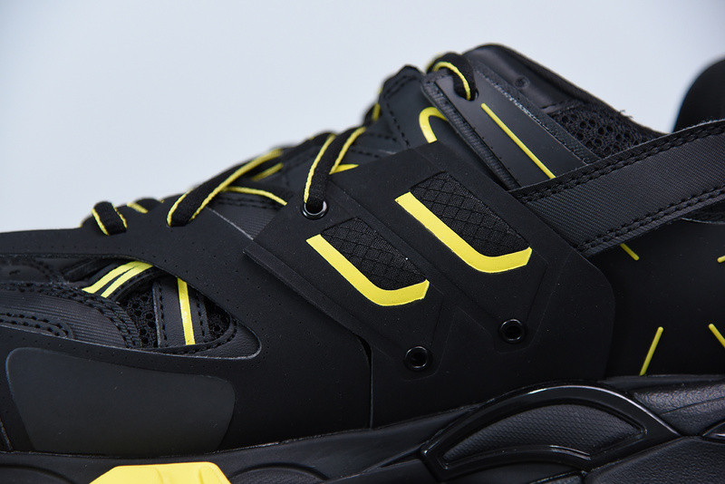 bc track sneaker