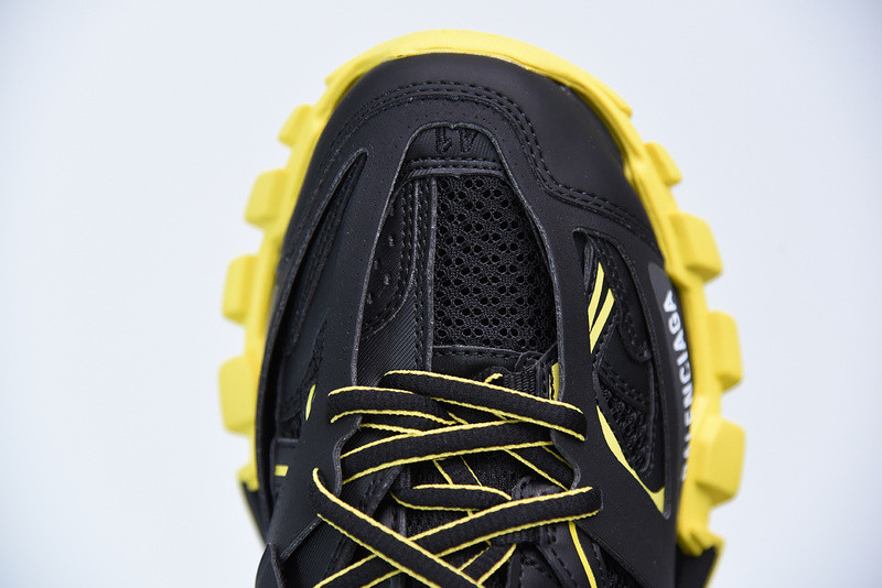 bc track sneaker
