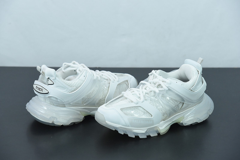 bc track sneaker