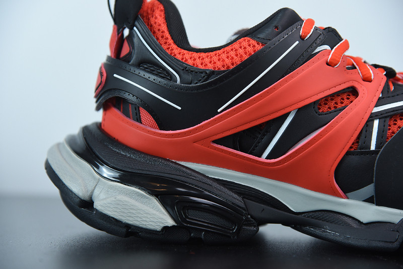 bc track sneaker