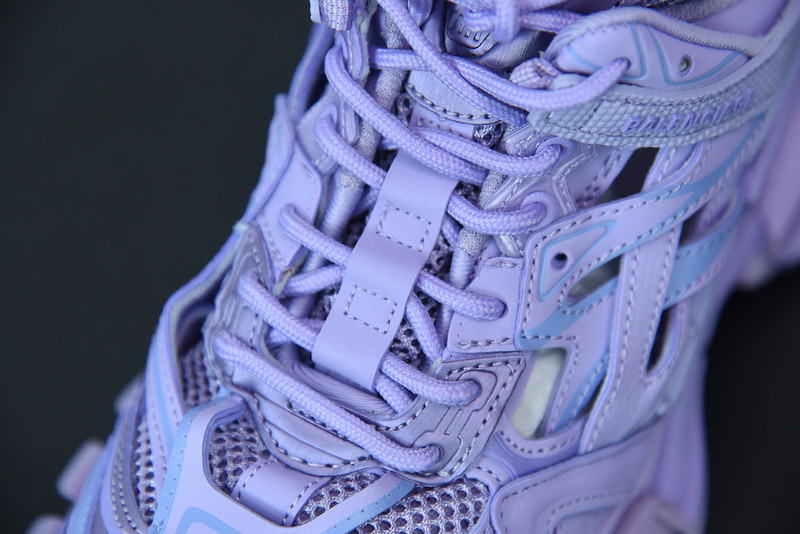 bc track sneaker
