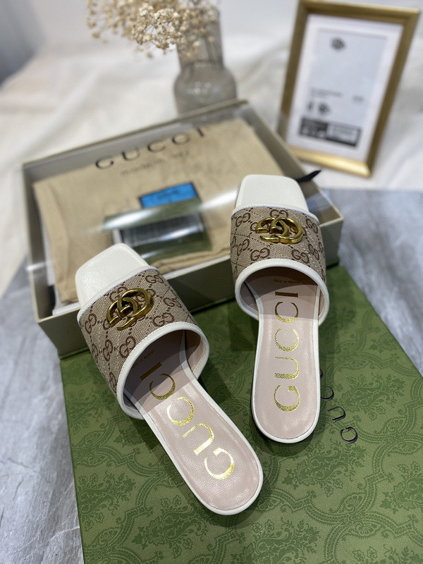 g*u*i sandals