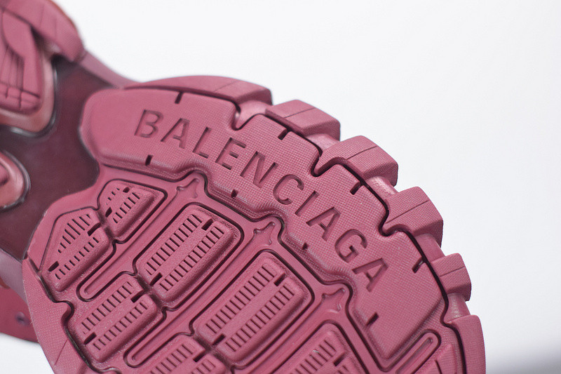 bc track sneaker