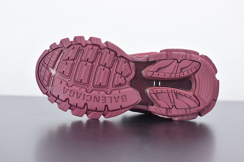 bc track sneaker
